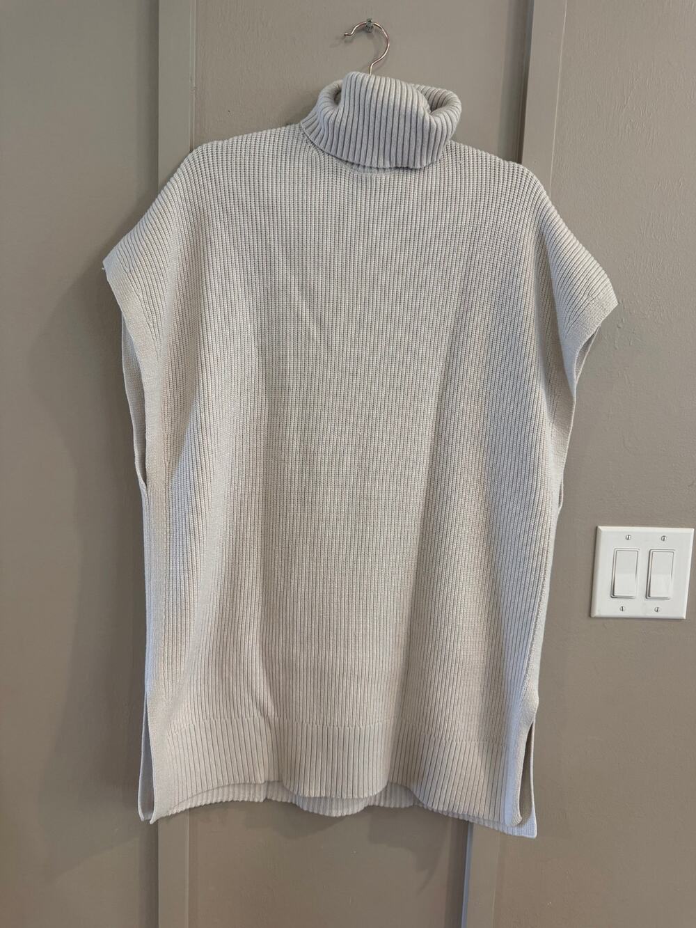 Zara knitted sleeveless Turtleneck Vest Sweater Cream Waistcoat Gilet Top SZ M